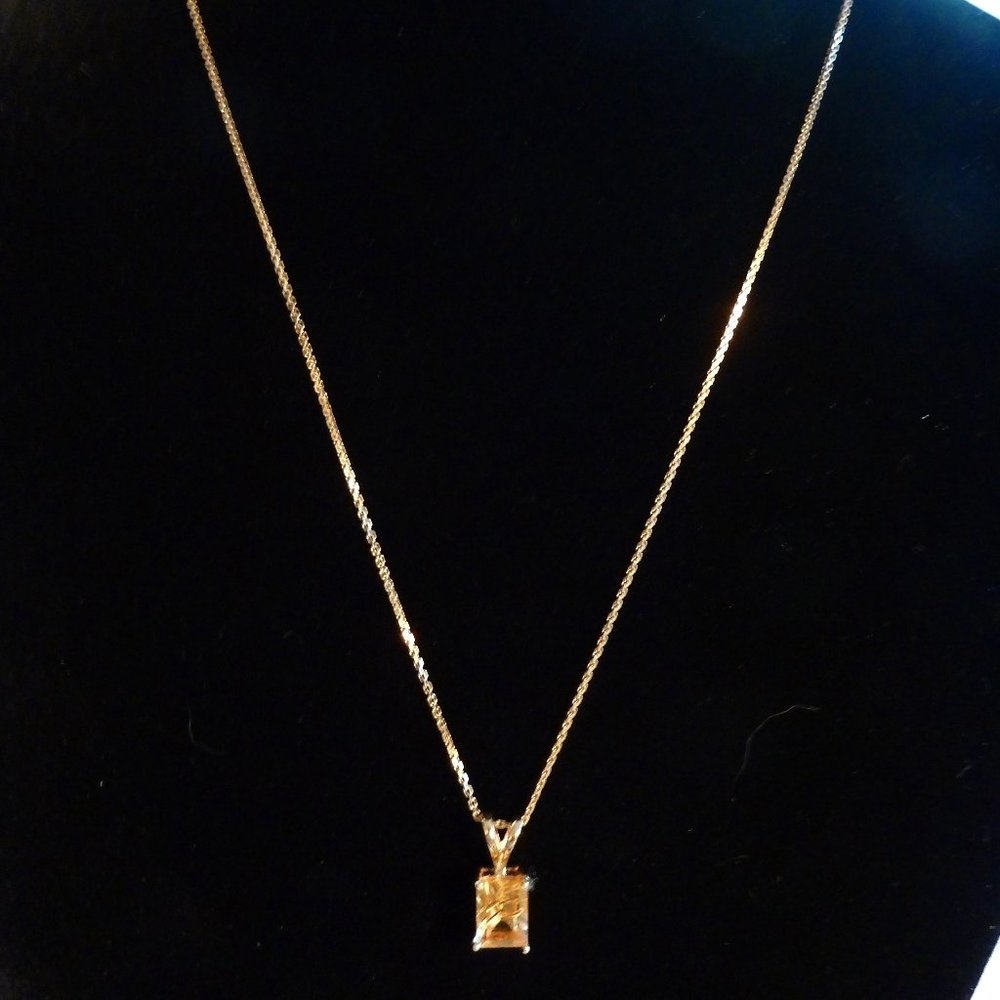 10k Yellow gold pendant set with a Yellow Citrine